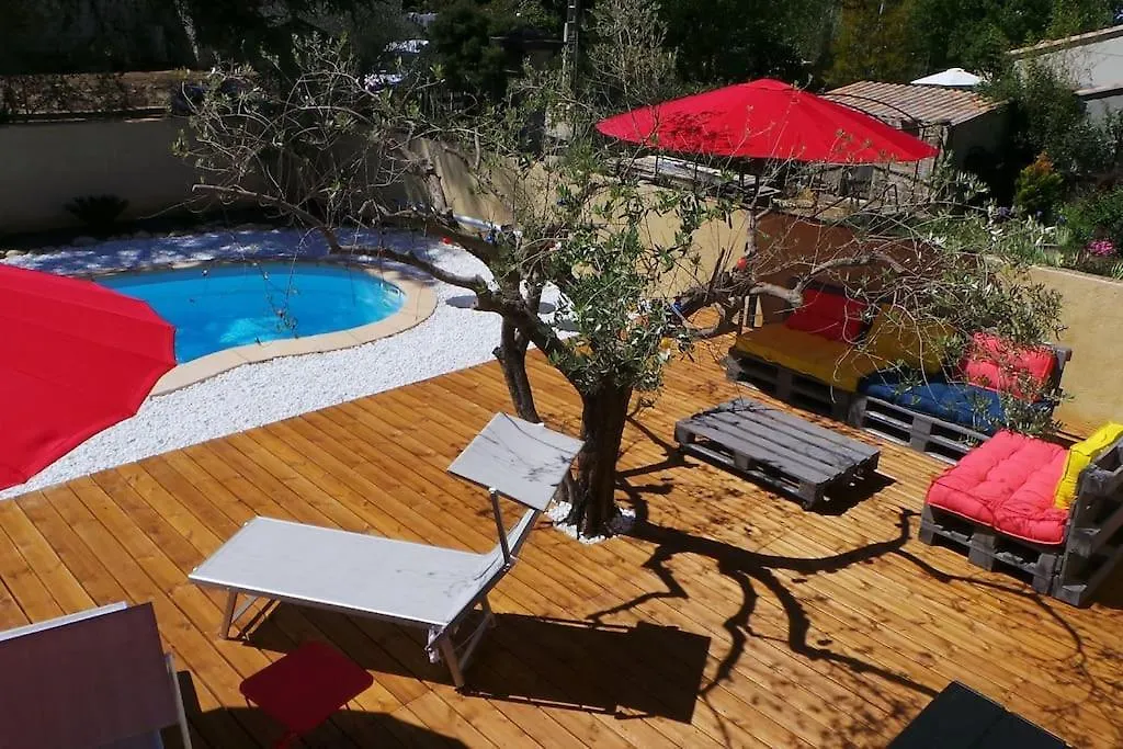 Jolie Maison Avec Jardin Et Piscine Privee 사블레