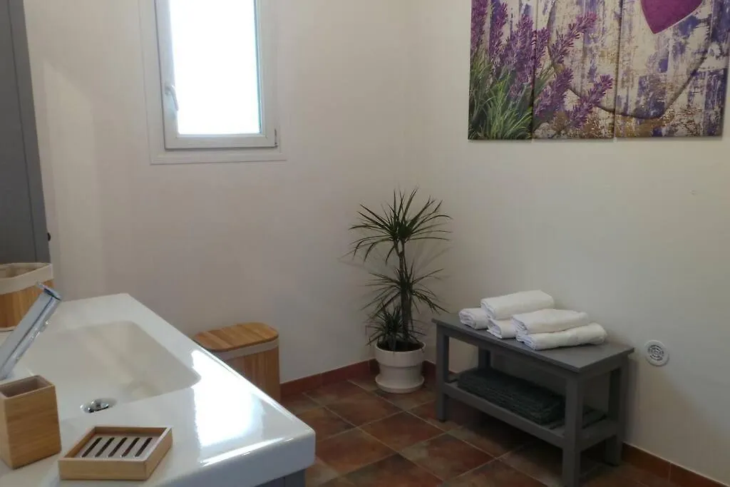 Jolie Maison Avec Jardin Et Piscine Privee 사블레 0*,  프랑스